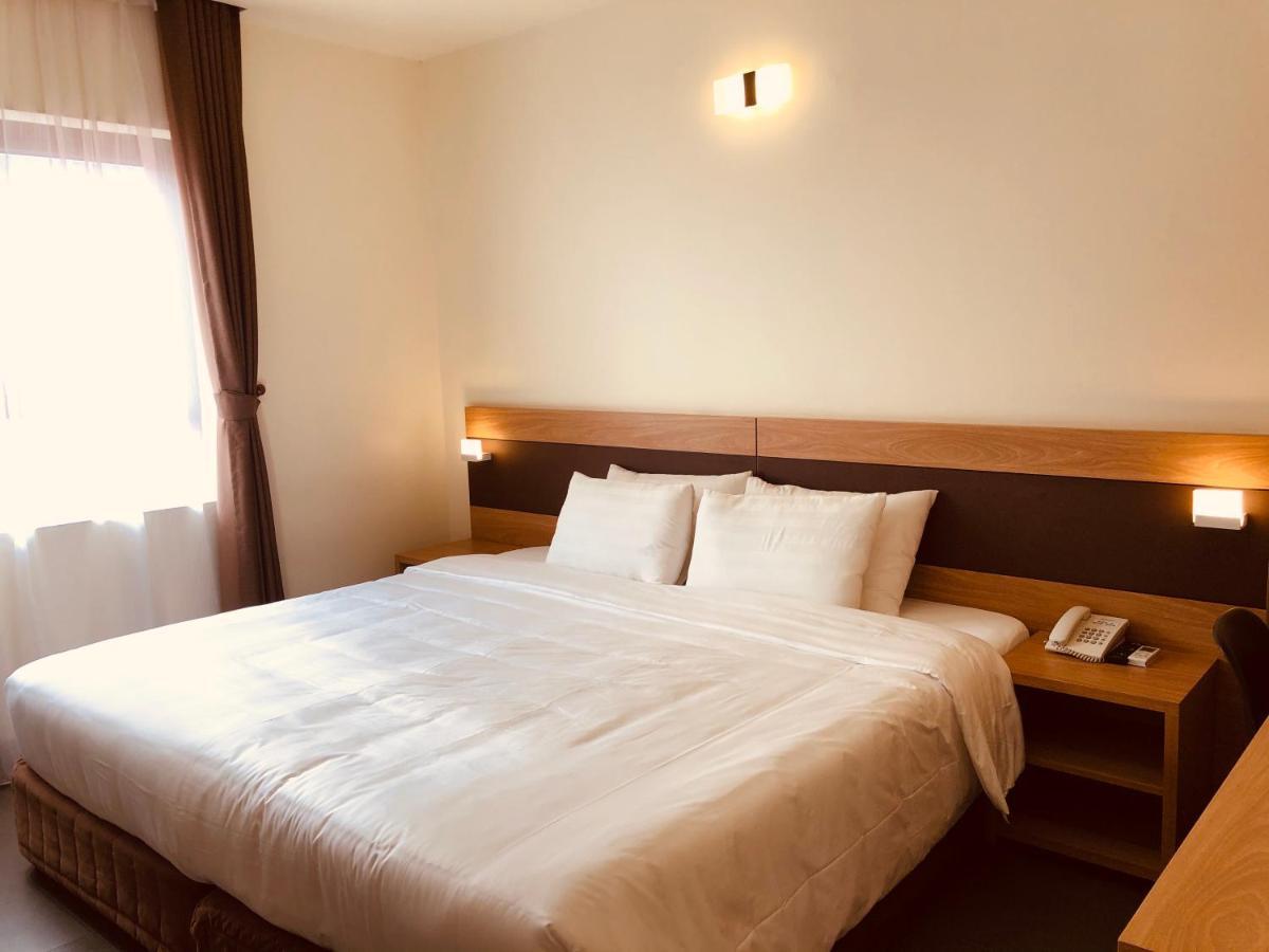 Punt Hotel Hai Phong Exterior photo